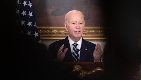 La California brucia, Biden annulla il suo viaggio in Italia