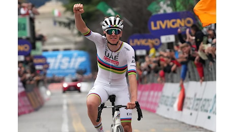 Tadej Pogacar bastona ancora tutti e vince il Giro di Lombardia. Ciccone sul podio