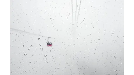 Alpinisti dispersi sul Gran Sasso, soccorritori bloccati in quota da una bufera di neve