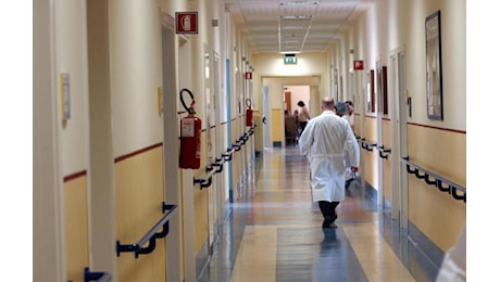 Il report: “58% reparti Medicina interna in overbooking, ma 1 ricovero su 3 evitabile”