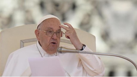 Il Papa in Belgio: «La chiesa deve chiedere perdono per abusi e adozioni forzate. Siamo vicini a una guerra mondiale»