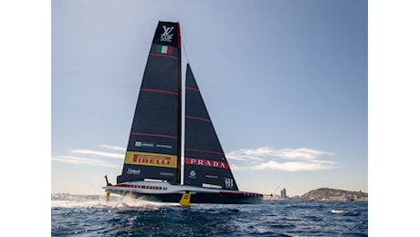 Siamo fermi in acqua. Luna Rossa beffata da un guasto, Ineos avanti 4-3