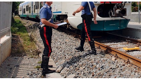 Capotreno accoltellato a Genova, fermato un 21enne e denunciata una 16enne: erano senza biglietto