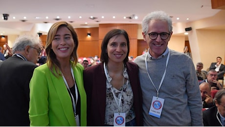 Campo largo, Schlein (con Boschi) invoca unità. Ma Conte non c'è