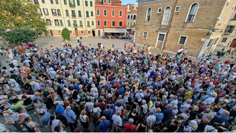 Venezia protesta contro Brugnaro: «Torniamo al voto, la città non può più aspettare»