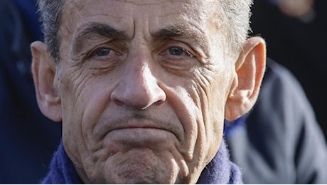 Tre anni a Sarkozy, di cui uno da scontare col braccialetto