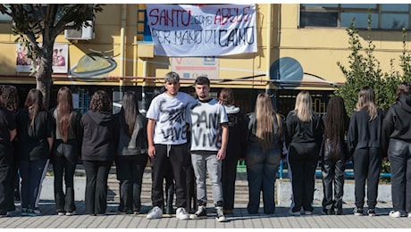 Ponticelli, i compagni di scuola di Santo Romano: «La vita vale meno di una scarpa»