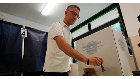 Seggi aperti per i ballottaggi, si vota in 14 capoluoghi: incognita affluenza