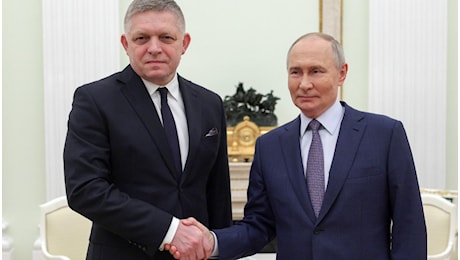 Incontro a sorpresa tra Vladimir Putin e il premier slovacco Robert Fico: preoccupazioni sul transito del gas