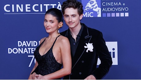 Timothée Chalamet e Kylie Jenner infiammano il red carpet dei David di Donatello 2025: le foto della coppia