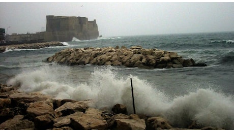 Meteo Napoli domani, prorogata l'allerta arancione in Campania: previste pioggie e venti forti