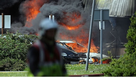 È vero che temporali e uragani fanno incendiare le auto elettriche?