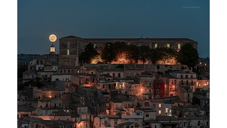 FOTO. La “Superluna” e Ibla