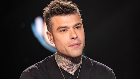 Attimi di apprensione - Fedez, malore in aereo: salta lo show previsto a Gallipoli