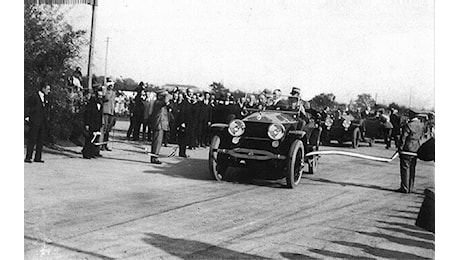 Cento anni dell’Autostrada Milano-Varese. Domenica moto e auto d’epoca festeggiano la prima autostrada