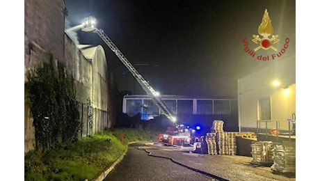 Milano, incendio in via Pedroni: evacuate dieci persone