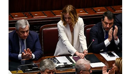 Meloni ricorda Satnam Singh alla Camera. A Salvini e Tajani: Raga’ alzateve pure voi