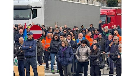 Si sciopera allo stabilimento Beko: Tutti uniti per Cassinetta