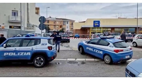 Uccide la moglie, aveva bracciale elettronico