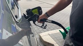 Ripartono gli aumenti benzina, servito autostrada a 2,2 euro