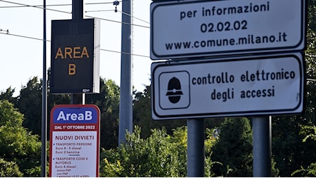 Sensori per l'angolo cieco e multe automatiche: cosa cambia a Milano (e per quali mezzi)