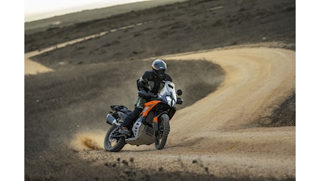 KTM 790 Adventure 2025: arrivano le sospensioni regolabili