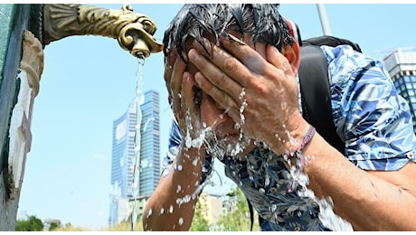 Caldo intenso, oggi sabato 3 agosto 8 città da bollino rosso: torna la pioggia, calano le temperature