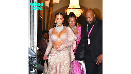 Kim Kardashian e Khloe Kardashian con due abiti luminosissimi per il matrimonio di Anant Ambani