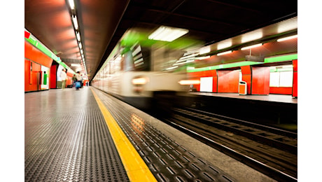 Sciopero a Milano il 10 gennaio, a rischio mezzi Atm per 4 ore: gli orari di bus, metro e tram