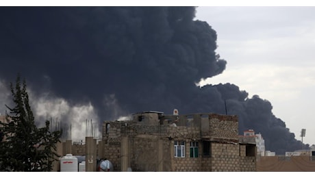 Houthi, pronti a stop raid su navi Usa, non contro Israele
