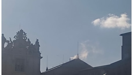 Fumata bianca dal conclave, eletto il nuovo Papa