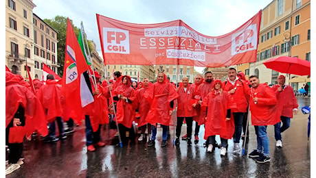 “Salario, salute, diritti, occupazione”: manifestazione a Roma dei sindacati, presenti molti reggini | FOTO e VIDEO