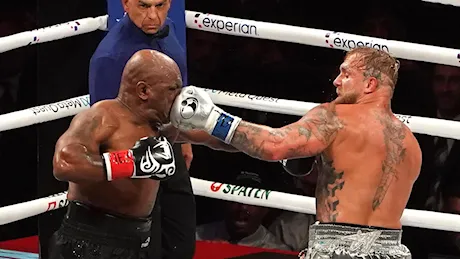 Mike Tyson torna sul ring a 58 anni e perde ai punti dal pugile youtuber Jake Paul