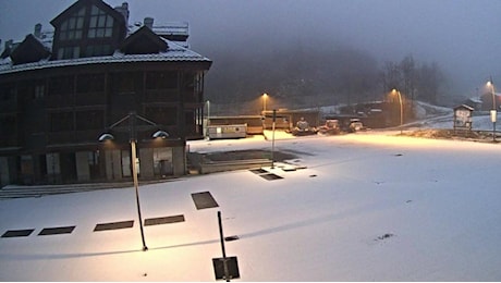 Meteo Toscana, prima «spolverata» di neve all'Abetone