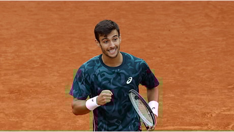 Lorenzo Musetti in finale a Montecarlo. Sconfitto De Minaur dopo una sofferta rimonta, ora c'è Alcaraz