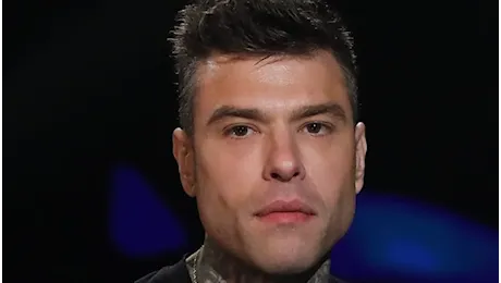 Fedez: malore sul volo per la Puglia. Ricoverato d'urgenza. Ore di apprensione per il rapper