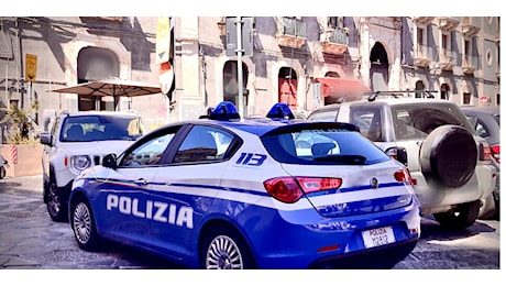 Catania, fermate due donne per avere dato fuoco a una ventiseienne in strada