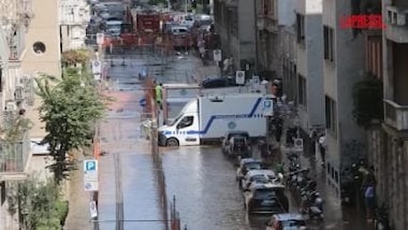 Milano, si allaga strada in via Fontana: 250 famiglie senz'acqua