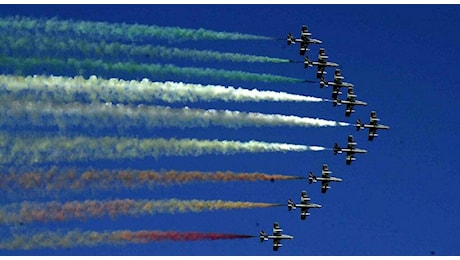 Frecce Tricolori, incidente nello show di Pantelleria. Paura per il pilota fanese Battistoni finito in ospedale