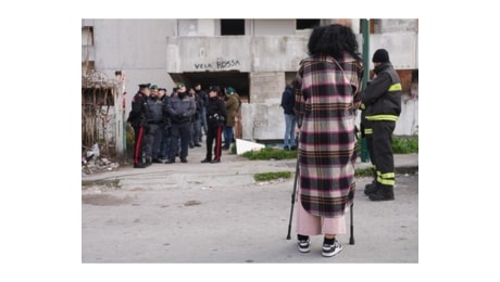 Sgombero Vela Rossa di Scampia, vanno via le ultime 11 famiglie