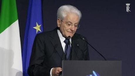 Mattarella: Non bisogna affidarsi al web come fosse un medico di fiducia