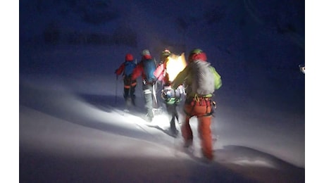 Alpinisti bloccati a 2.700 metri sul Gran Sasso, il soccorso è drammatico