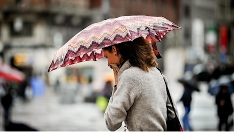 Temporali e vento, allerta meteo arancione a Roma: Monte Mario osservato speciale, banchine del Tevere chiuse