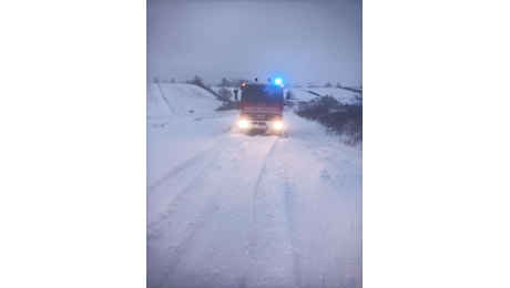 Due famiglie bloccate dalla neve a Bocca della Selva, salvati dai Vigili del Fuoco