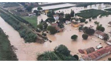 Inondazioni in Romagna, la sindaca di Lugo: “Allagata una parte del centro. Pazienti evacuati dall’ospedale”. Scuole ancora chiuse