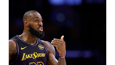 NBA, LeBron ne fa 38 e porta i Lakers al trionfo sui Blazers, Curry segna otto triple su otto