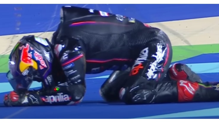 Paura per Jorge Martin: le condizioni del pilota dell’Aprilia dopo l’incidente con Di Giannantonio nel Gp del Qatar - Il Fatto Quotidiano Paura per Jorge Martin: le condizioni del pilota dell’Aprilia dopo l’incidente con Di Giannantonio nel Gp del Qatar - Il Fatto Quotidiano