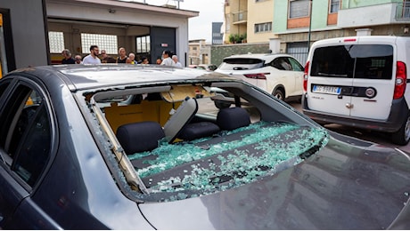 I danni della tempesta di grandine: tutti in coda per farsi riparare l’auto e vacanze rinviate