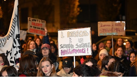 Il patriarcato non ha colore: migliaia in piazza a Torino per dire stop alla violenza sulle donne