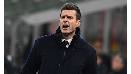 Juventus, squadra bloccata in aeroporto: la conferenza di Thiago Motta inizia in ritardo|Champions League